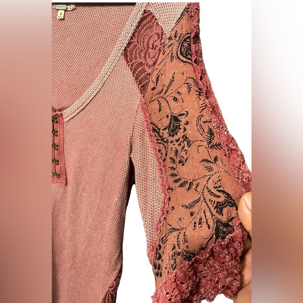 Gimmicks by BKE blouse for women size: S - Picture 4 of 7